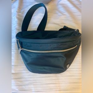 Lululemon city adventure belt bag  2.5 L